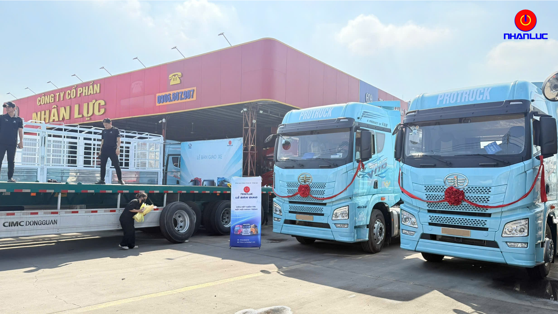 bàn giao xe tại Ô TÔ NHÂN LỰC