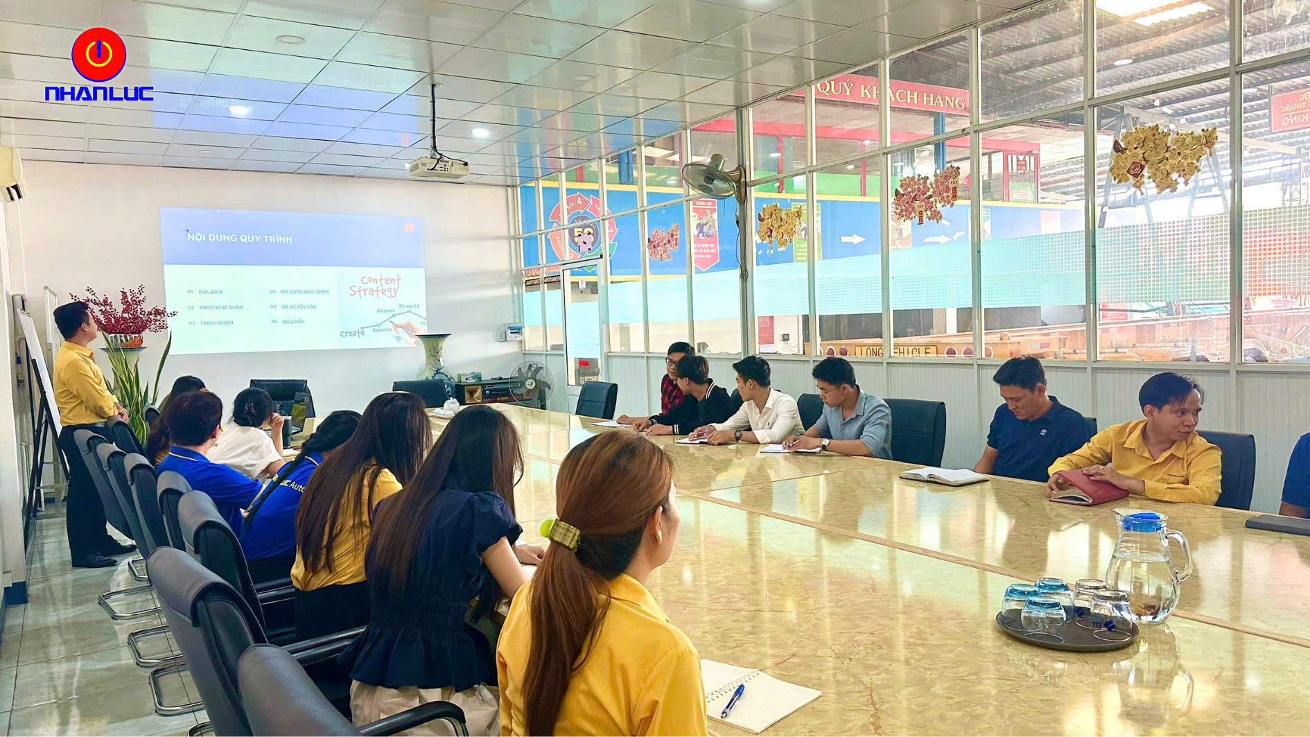 Buổi đào tạo quy trình bán hàng tại Ô Tô Nhân Lực