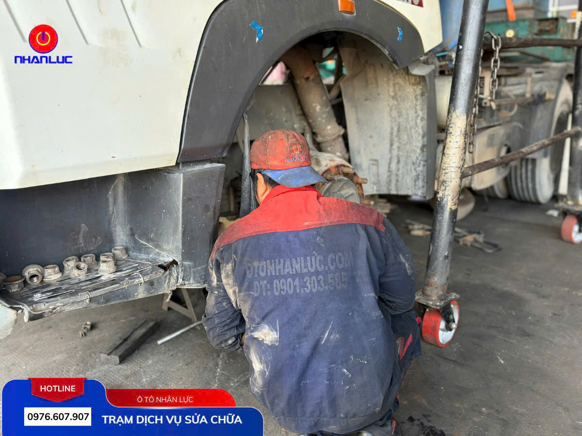 TRẠM DỊCH VỤ SỬA CHỮA Ô TÔ NHÂN LỰC