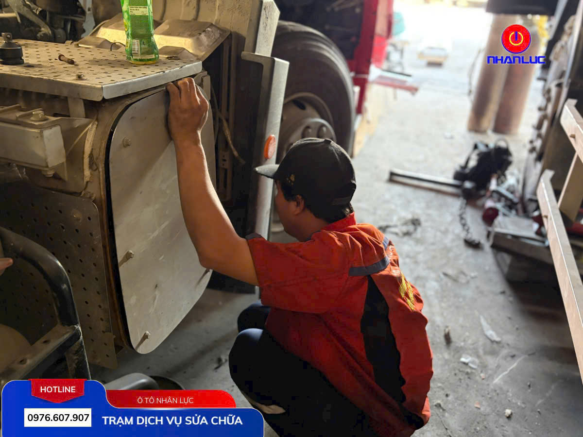 TRẠM DỊCH VỤ SỬA CHỮA Ô TÔ NHÂN LỰC