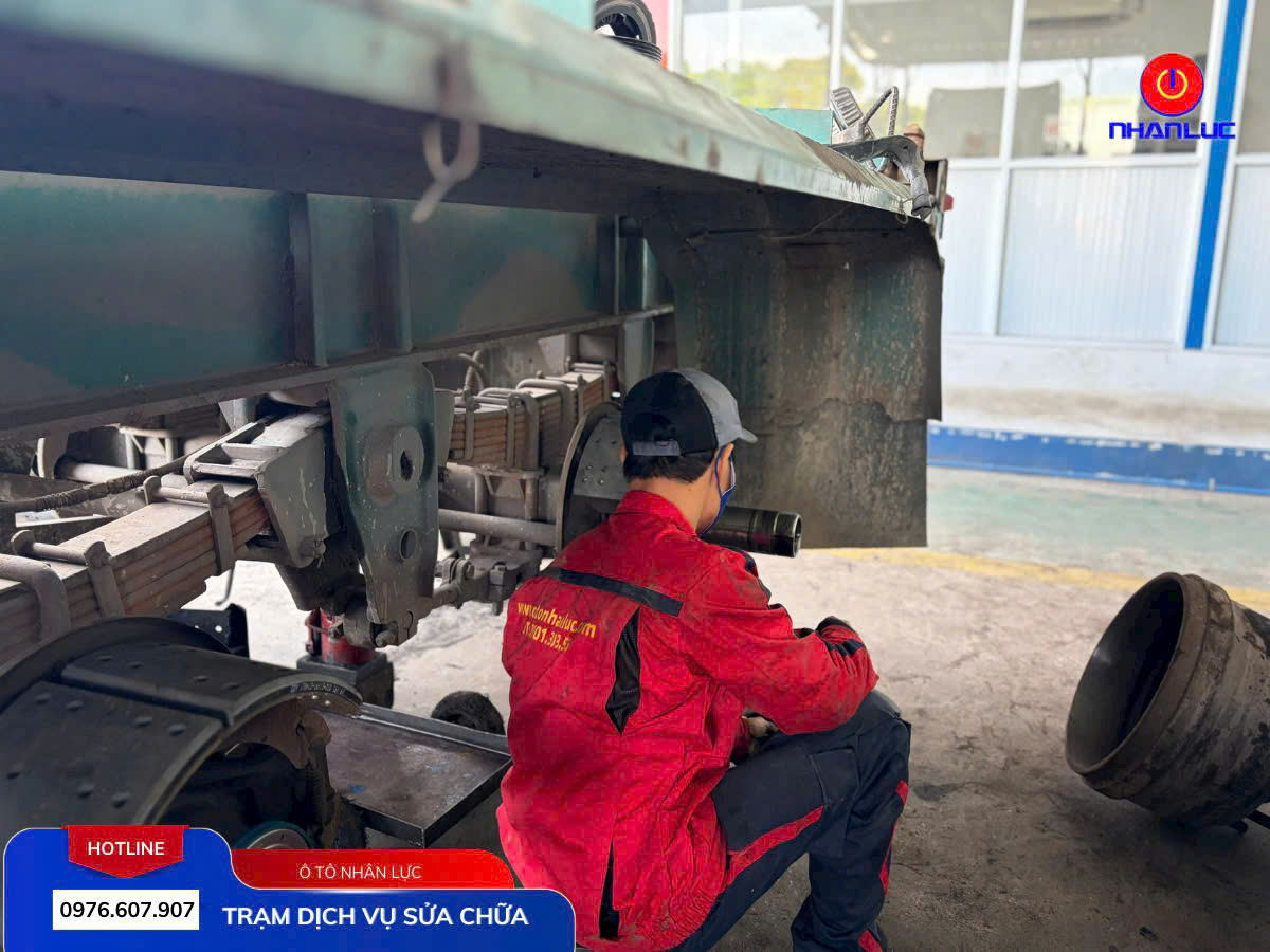 TRẠM DỊCH VỤ SỬA CHỮA Ô TÔ NHÂN LỰC