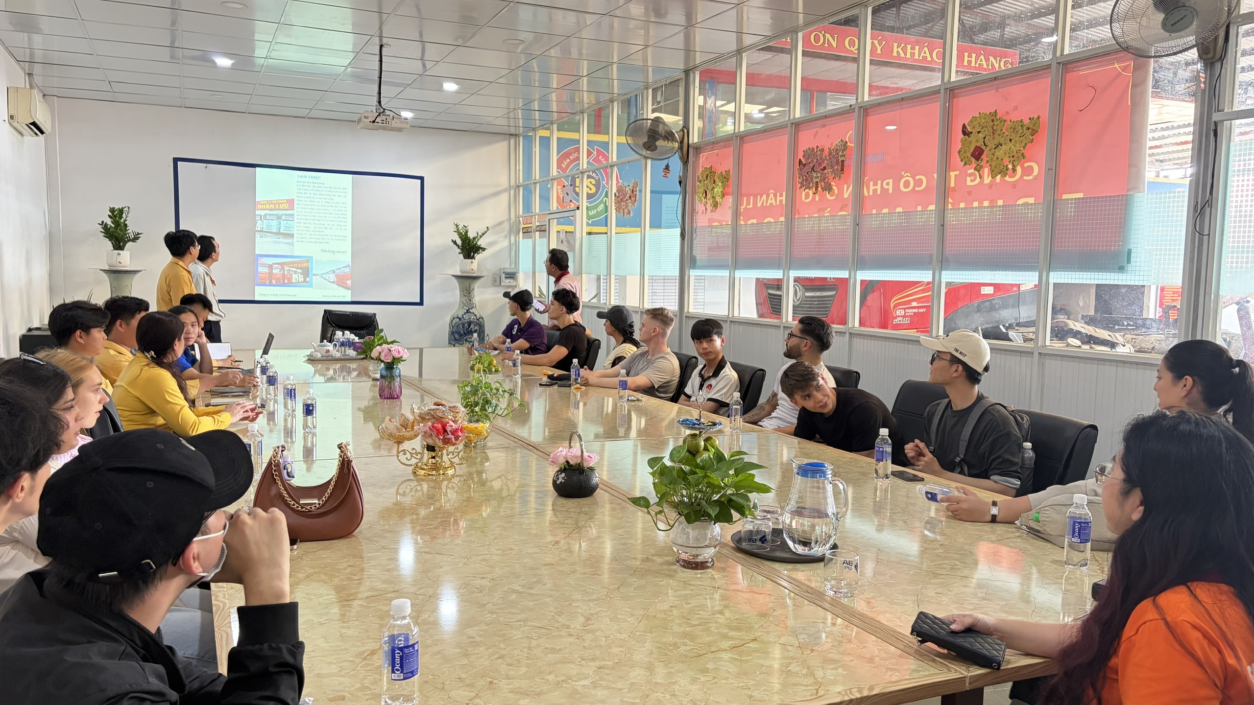 Ô Tô Nhân Lực Chào Đón Đoàn Thực Tập Sinh Đến Từ Đức